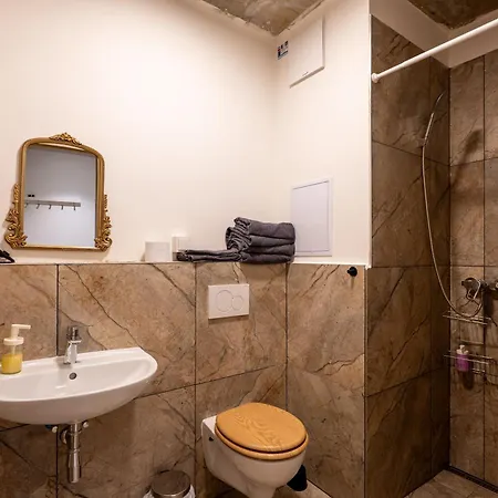 Apartment Brand New Penthouse #39 Close To Center With Free Parking